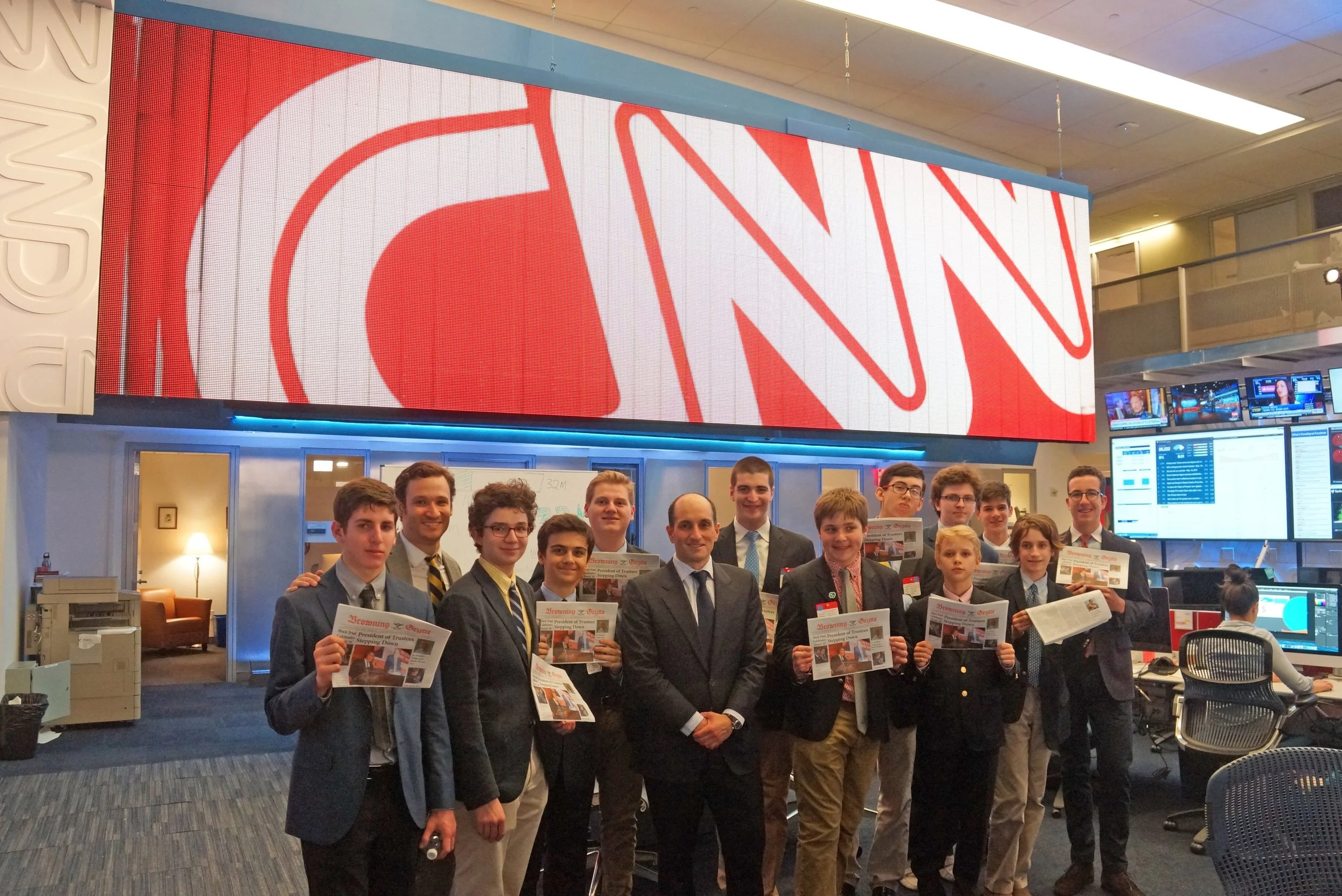 Grytte Newspaper Staff Tours CNN Offices with Alumnus Lex Haris '88
