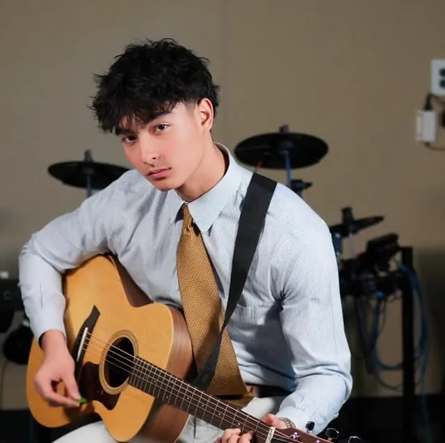 We&rsquo;re excited for the first Middle and Upper School Coffeehouse of the year tonight! 🎸⁠
⁠
Among the musicians performing are our Grade 11 &amp; 12 Practice, Composition &amp; Production students, who are mastering voice, guitar, piano, bass, a