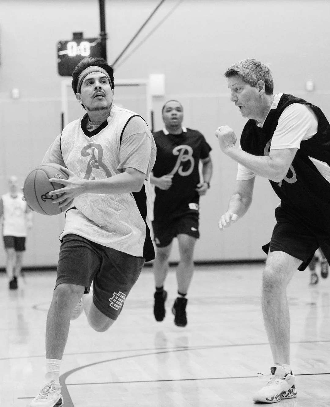 Basketball Open Runs Are Back!⁠
⁠
Parents, alumni, and faculty are invited to the first run of the season on Tuesday, October 20, from 6-8 p.m. in the Upper School building. Open runs are for moderate-to-advanced players&mdash;reversible jerseys will