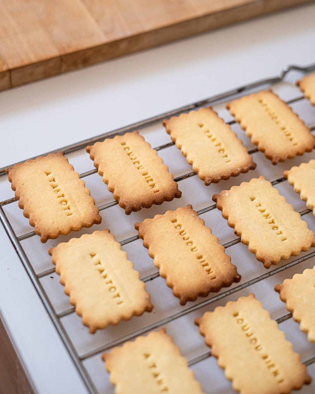 Boujou Bien X Emy Biscuits 😋

Afin de remercier nos clients pour leur confiance, nous avons fait appel &agrave; la biscuiterie rouennaise @emy_biscuits_france  pour leur offrir des petites douceurs. 🤗
&Eacute;milie, la fondatrice, nous a cr&eacute;