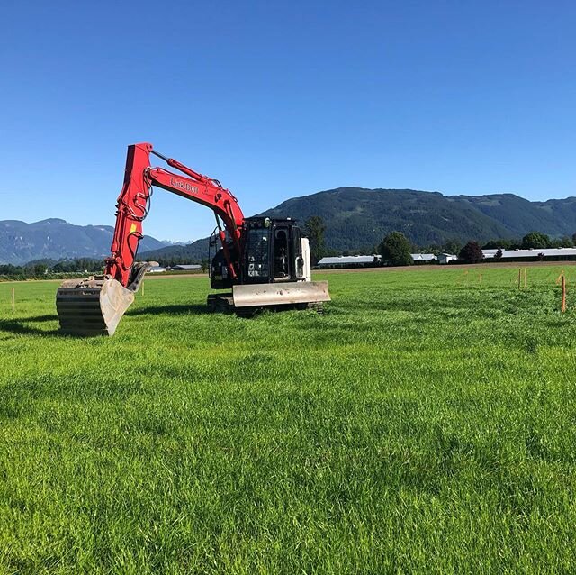Excavation started for a custom home. @kerkhoffexcavating Foundation to start mid next week by @klop_contracting .
.
.
.
#customhomebuilder #buildinginthecountry  #dreamhome #homebuilder #fraservalleyhomebuilder #chilliwackhomebuilder
#generalcontrac
