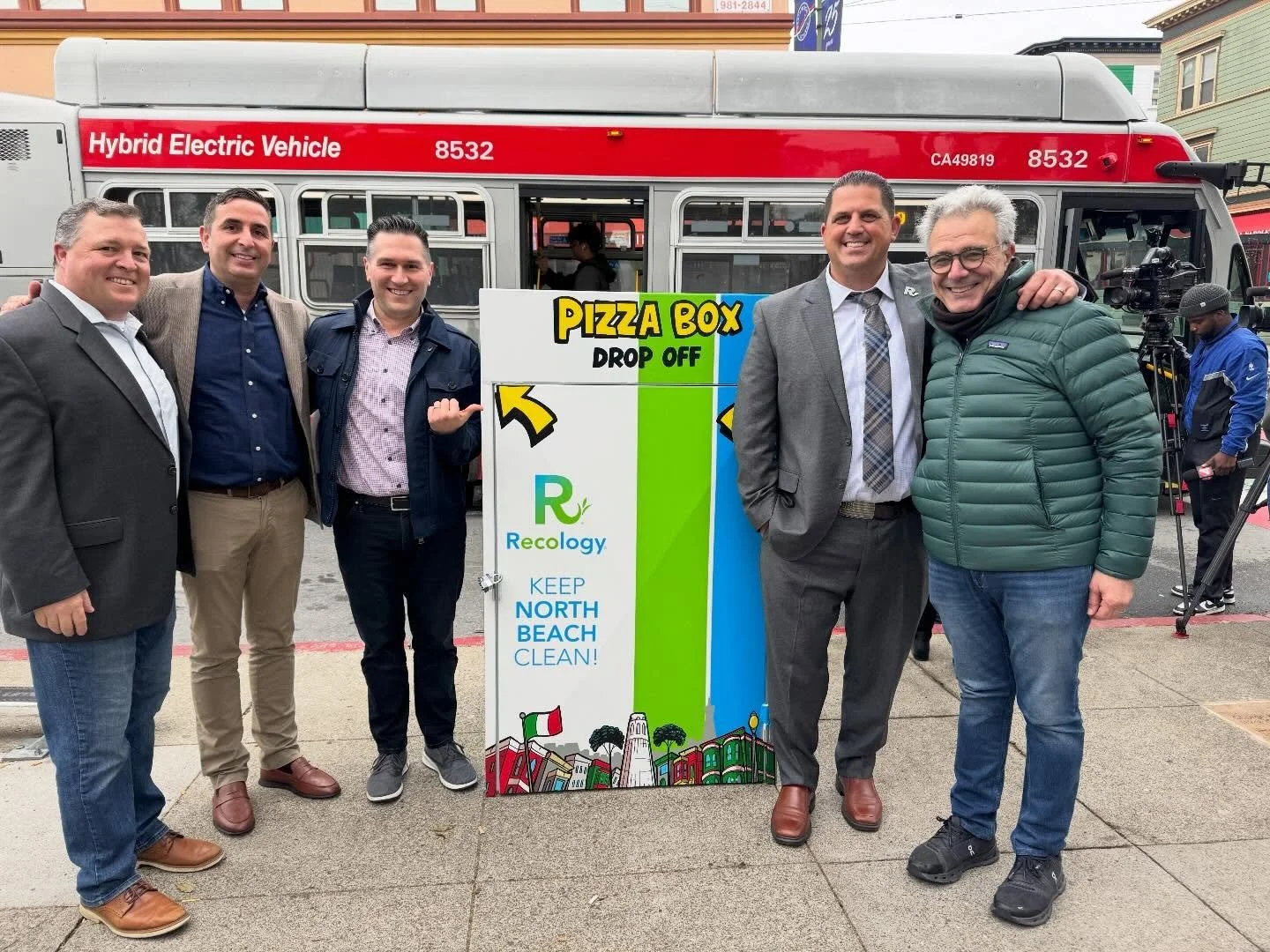 The betterment of North Beach continues.  Thank you to @dannysauterd3 @recology @recologysanfrancisco for a solution to a North Beach problem 🍕