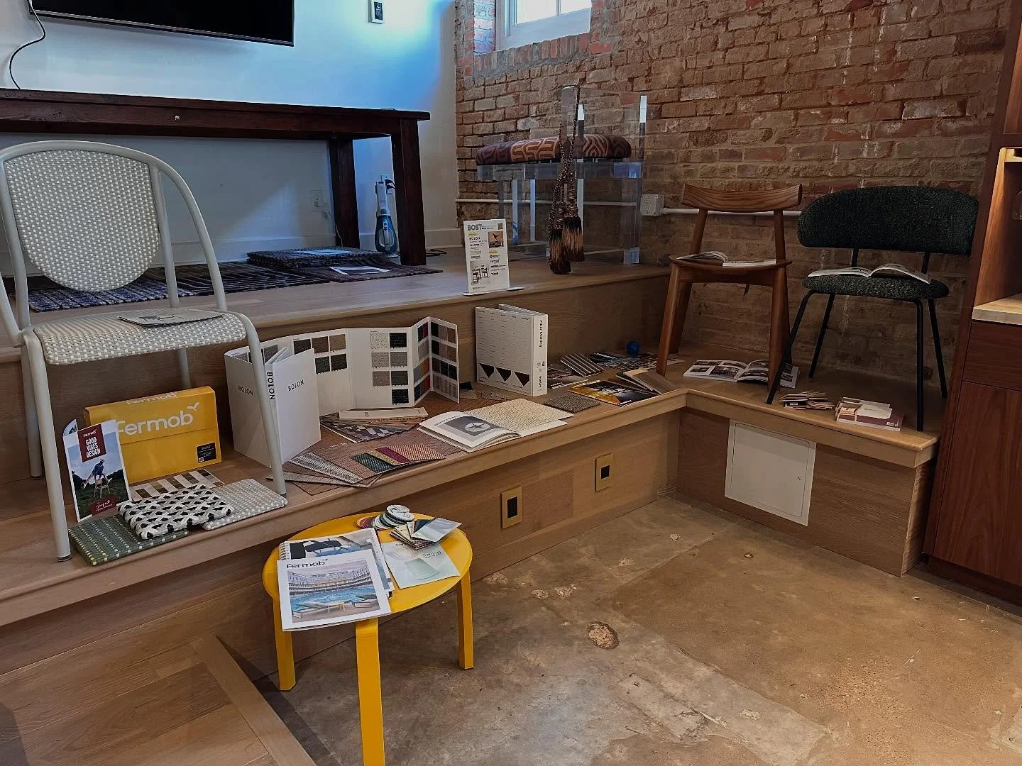 Visiting the @studio11design_  offices with a week layout of all new things from our lines and bfast presentation the end of the week ! Loving the new office Downtown. &hearts;️
