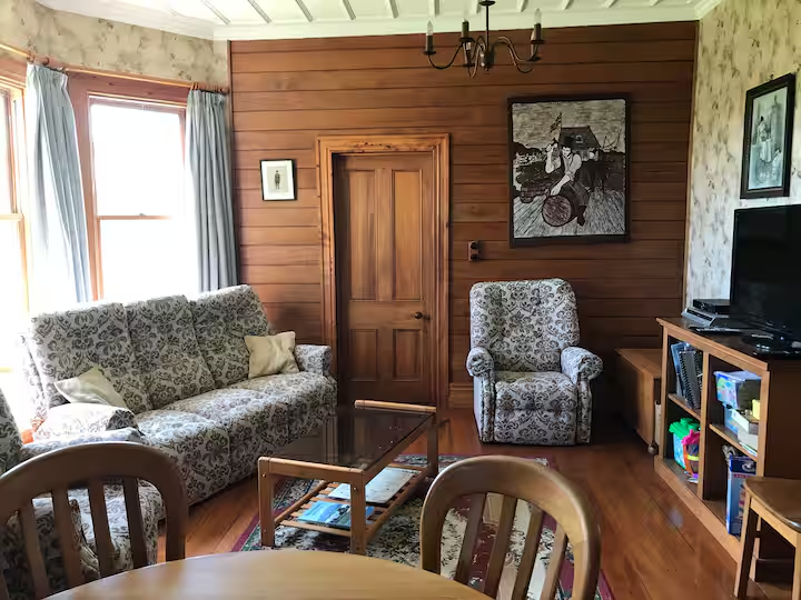 Dining Room and Lounge