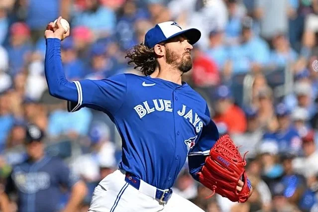 Time for some baseball ⚾️🧢 Blue Jays game today at 1:08PM ‼️ 

We have $1 hot dogs every game 🥳 

Come watch at the pub - sound ON 📣 10 TV&rsquo;s, 2 PROJECTORS 📽️ 

#baseball #bluejays #torontobluejays #foodspecial #downtown #victoria #gameday #