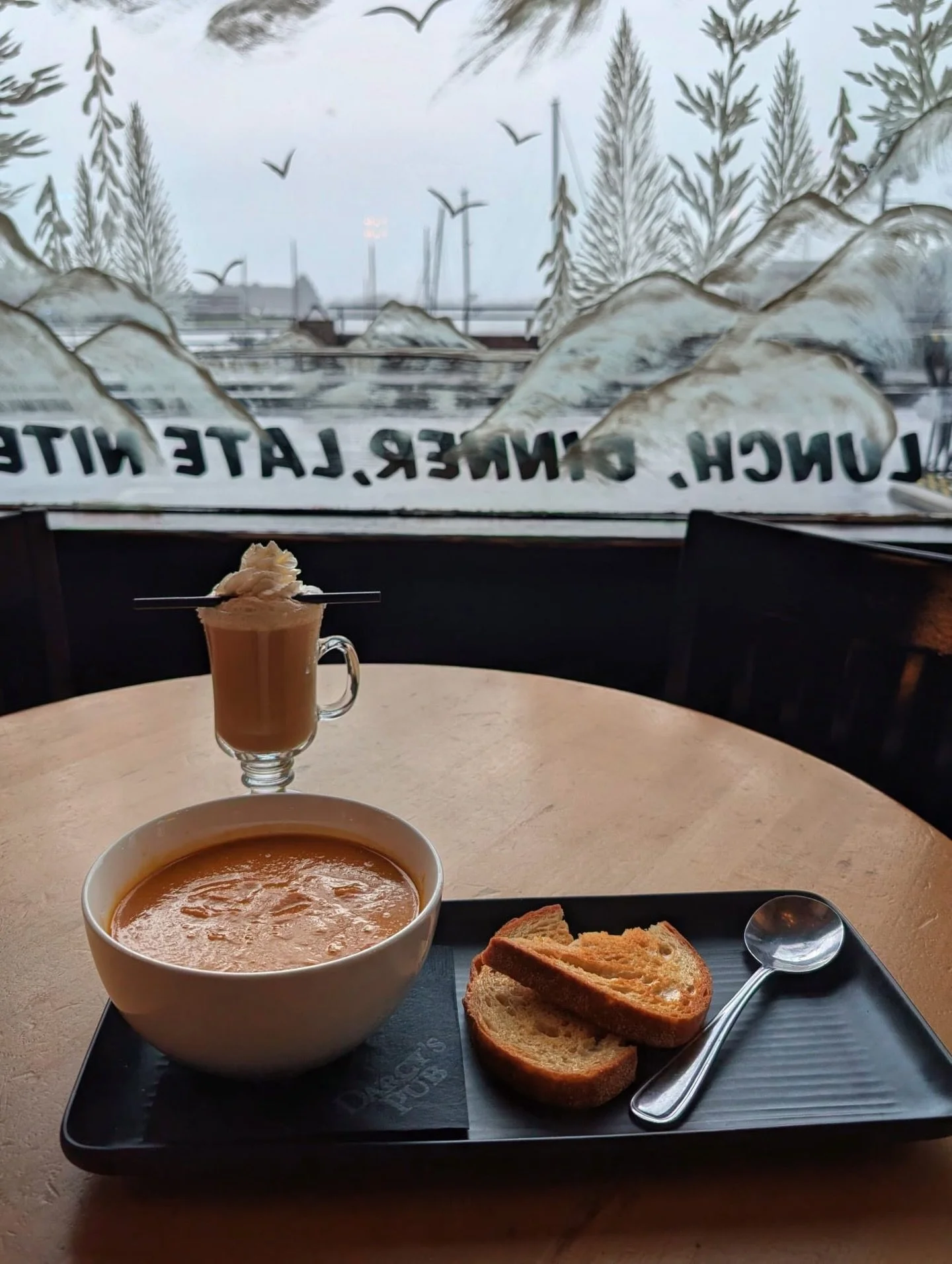 Today is a soup day 🍜 come in the pub to warm up! 

#downtown #victoria #livemusic #gamenights #victoriaevents #musicbingo #coverbands #foodspecial #vicfoodie #viceats #nightlife #weekdayevents #localartists