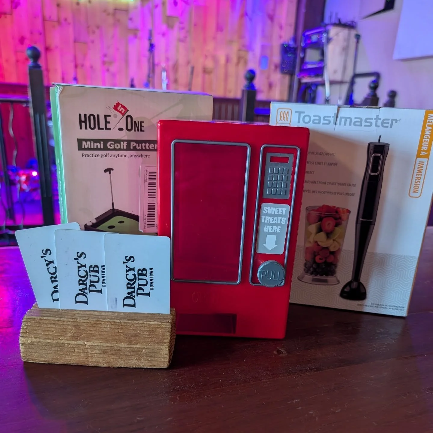 Come on down tonight for the chance to win a hand blender, putting course and a gumball machine! Hope will be bringing the tunes starting at 8pm

#musicbingo #victoriaevents #happyhour #weekdayevents