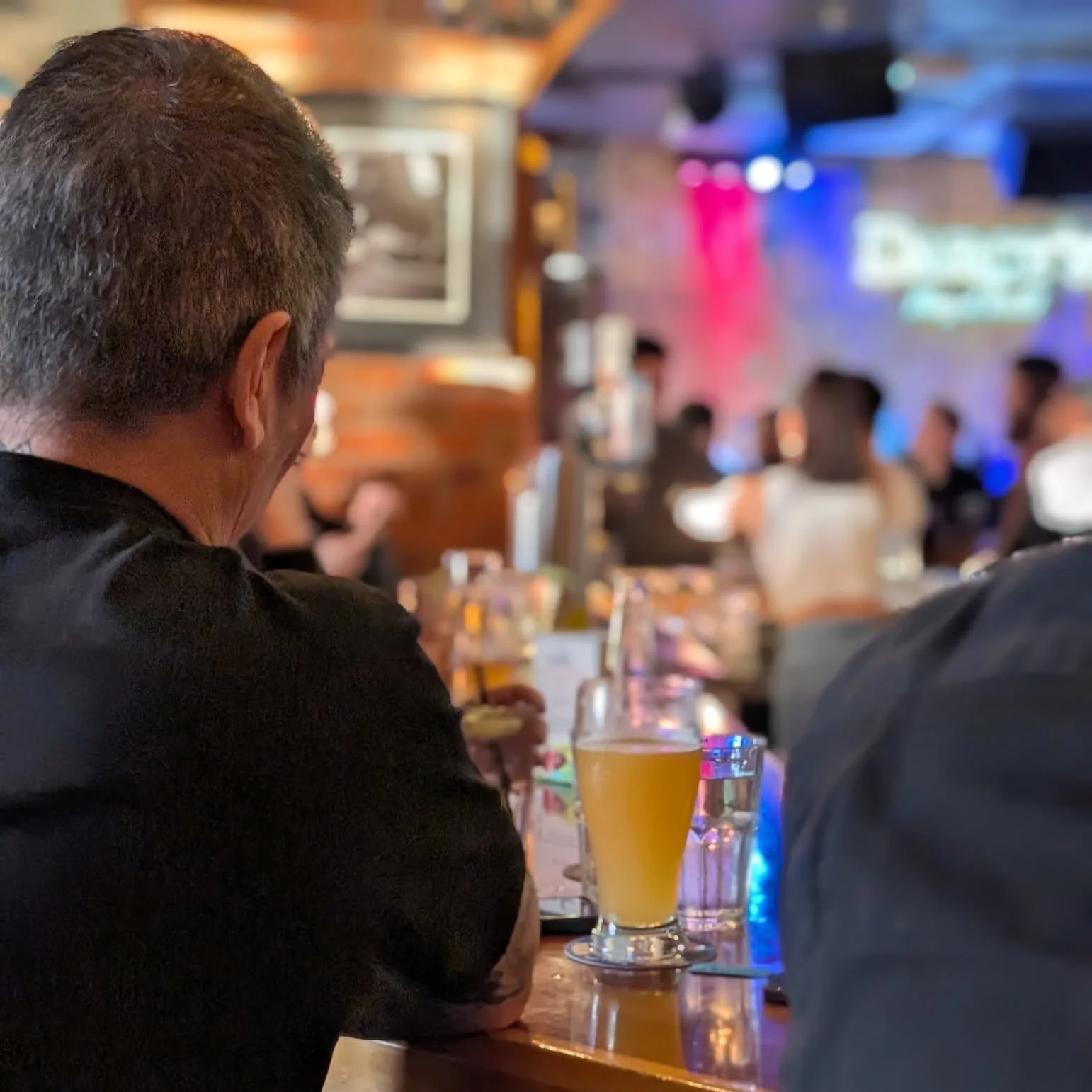 Where good friends meet and banter flows freely. Driftwood pints only $7.25 through February

 #downtownvictoria #weekdayevents #yyjeats #drinkspecials #happyhour #coverbands #livemusic #musicbingo