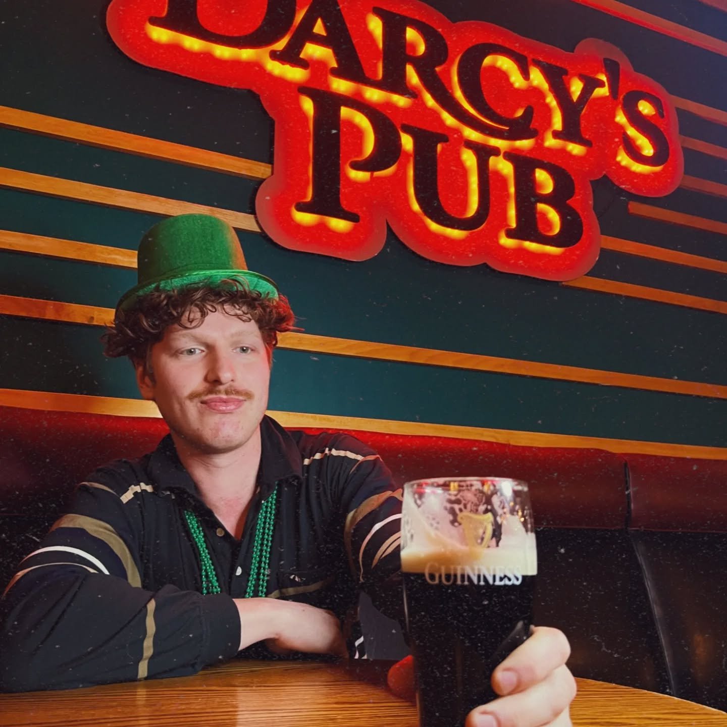 Split the G🍀

Guiness and green beer all day🍻

Shamrocks will be shining for St Patrick✨

#stpatricksday☘️ #guiness #greenbeer