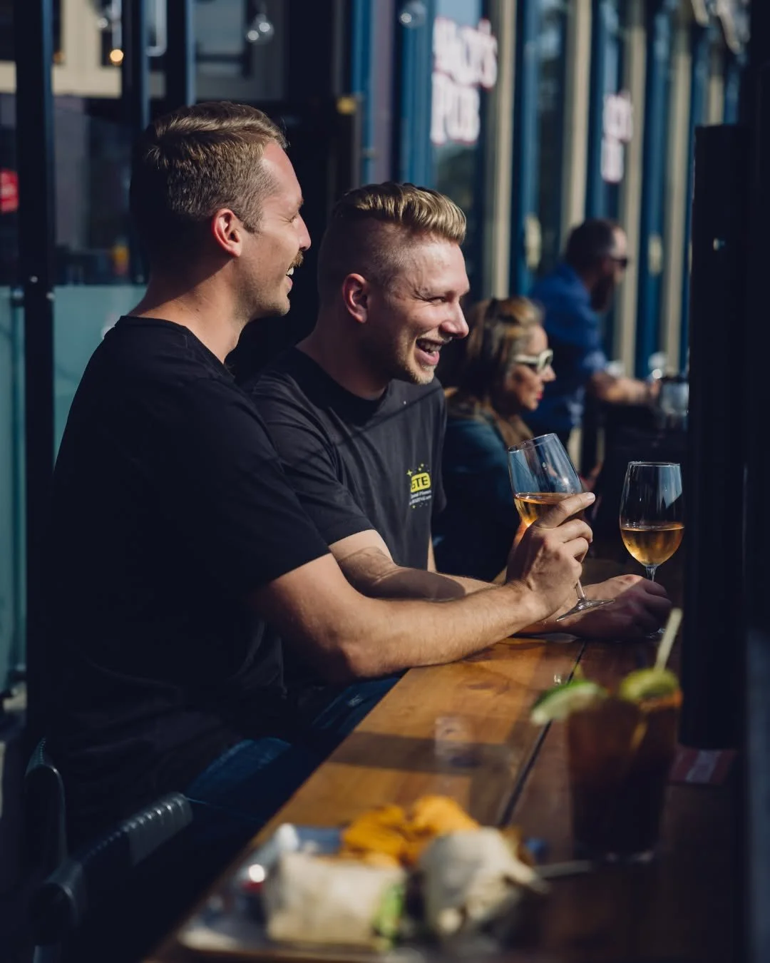 you+me+wine wednesday💕

#winewednesday #patio #weekdayevents #downtown #victoria