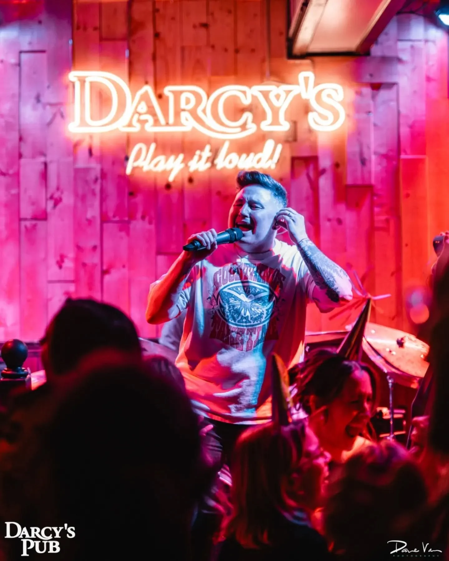 @thepeachysundays are back this Saturday!

May 20th weekly lineup 👀 ----->

Photos by: @davevanphoto

#weekdayevents #musicbingo #coverbands #downtownvictoria