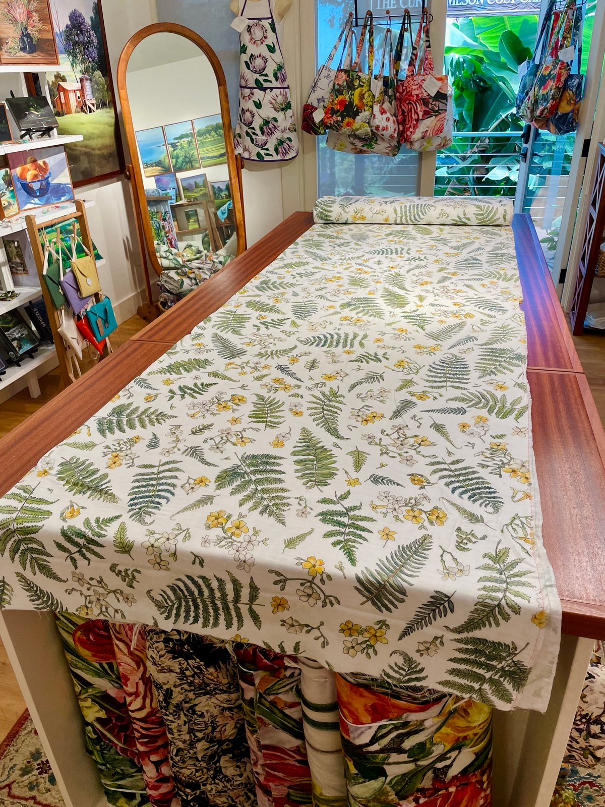 puakenikeni-fern-on-table.jpg