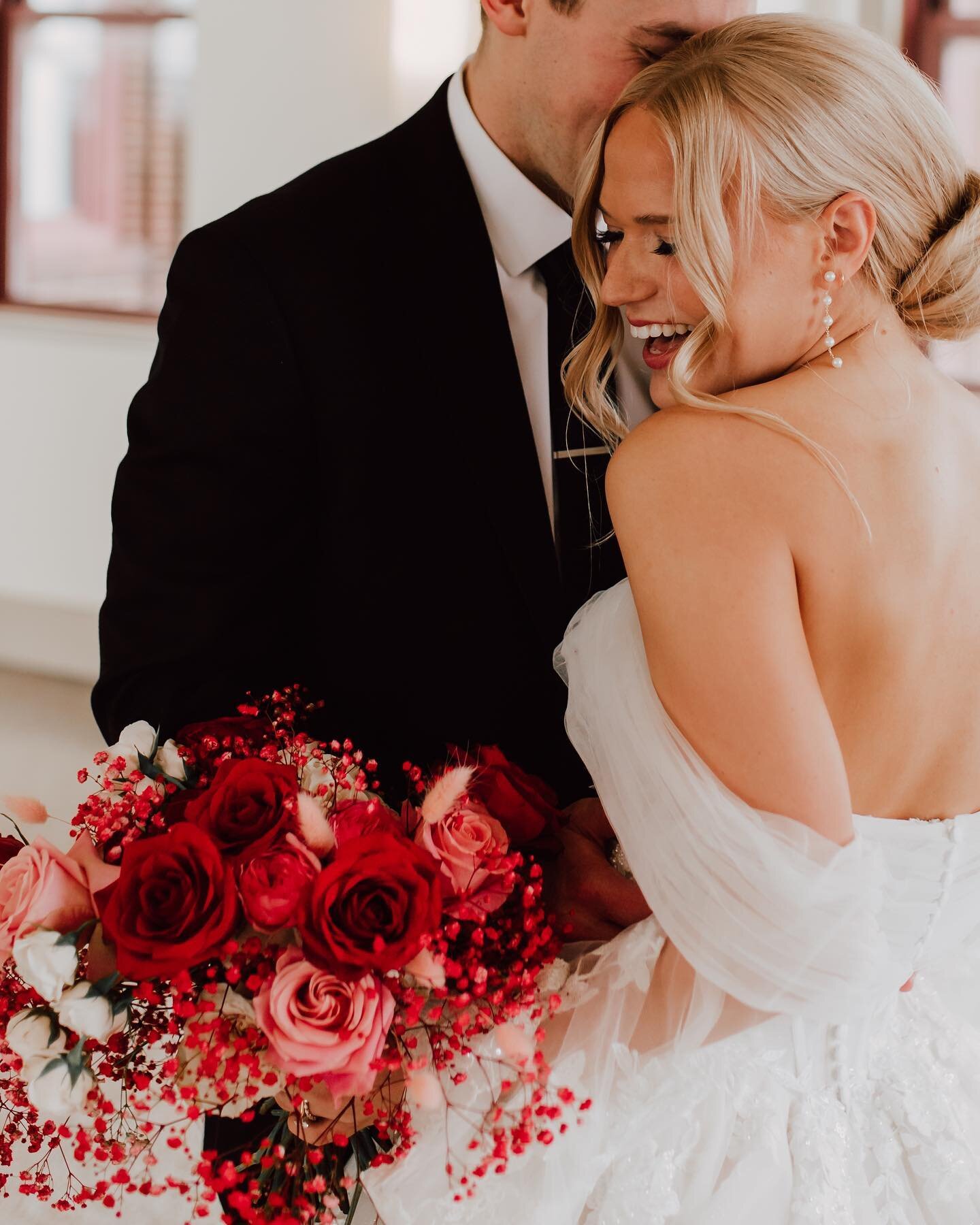 Weddings have quickly become one of my favorite events to shoot. 😍

a big shoutout to @purelydrea for being a kickass second photographer for me ❤️

#weddingphotographer #brideandgroom #omahaphotographer #