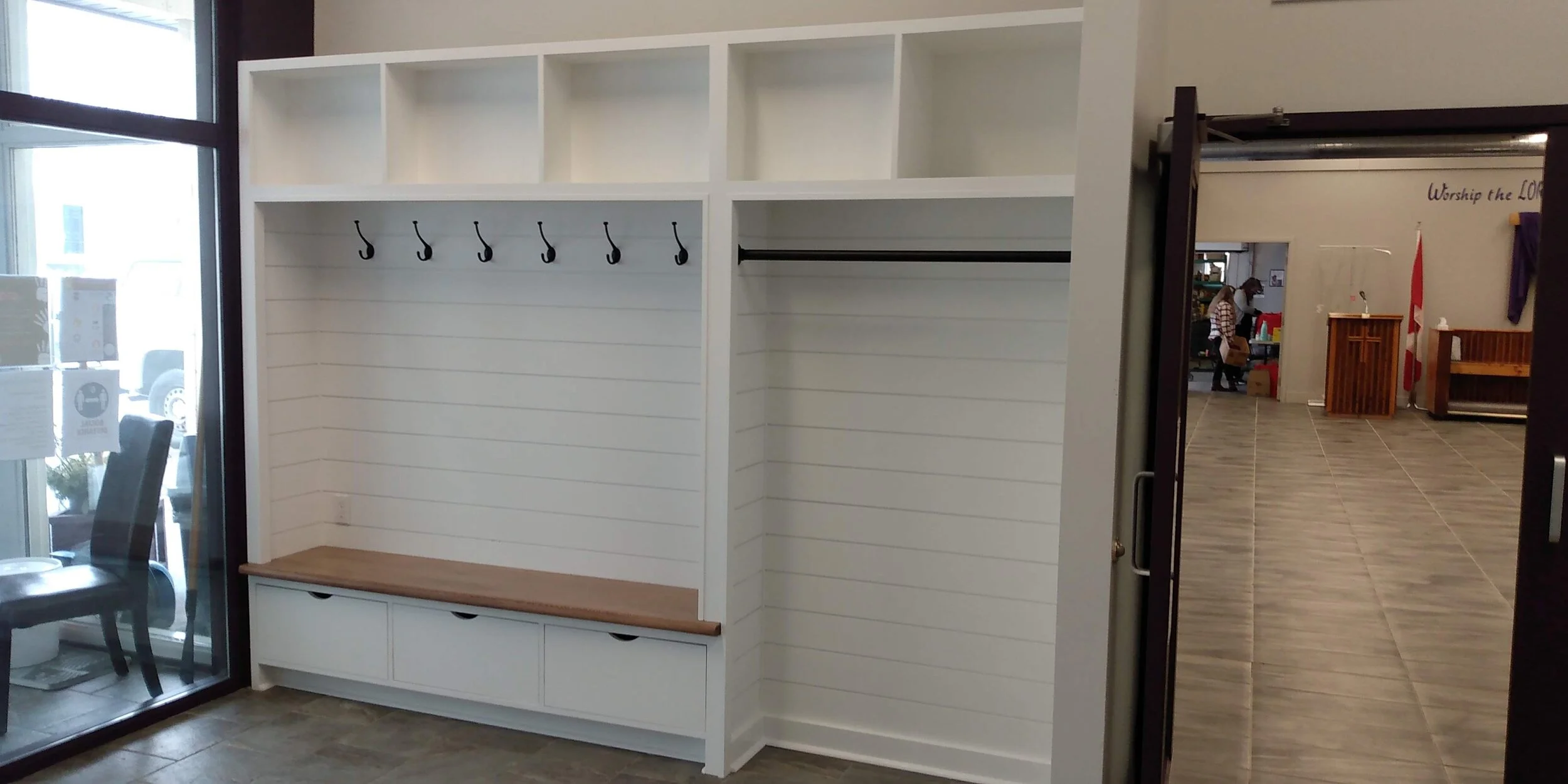 Built-in oak benchseat, bookshelves, coat rack