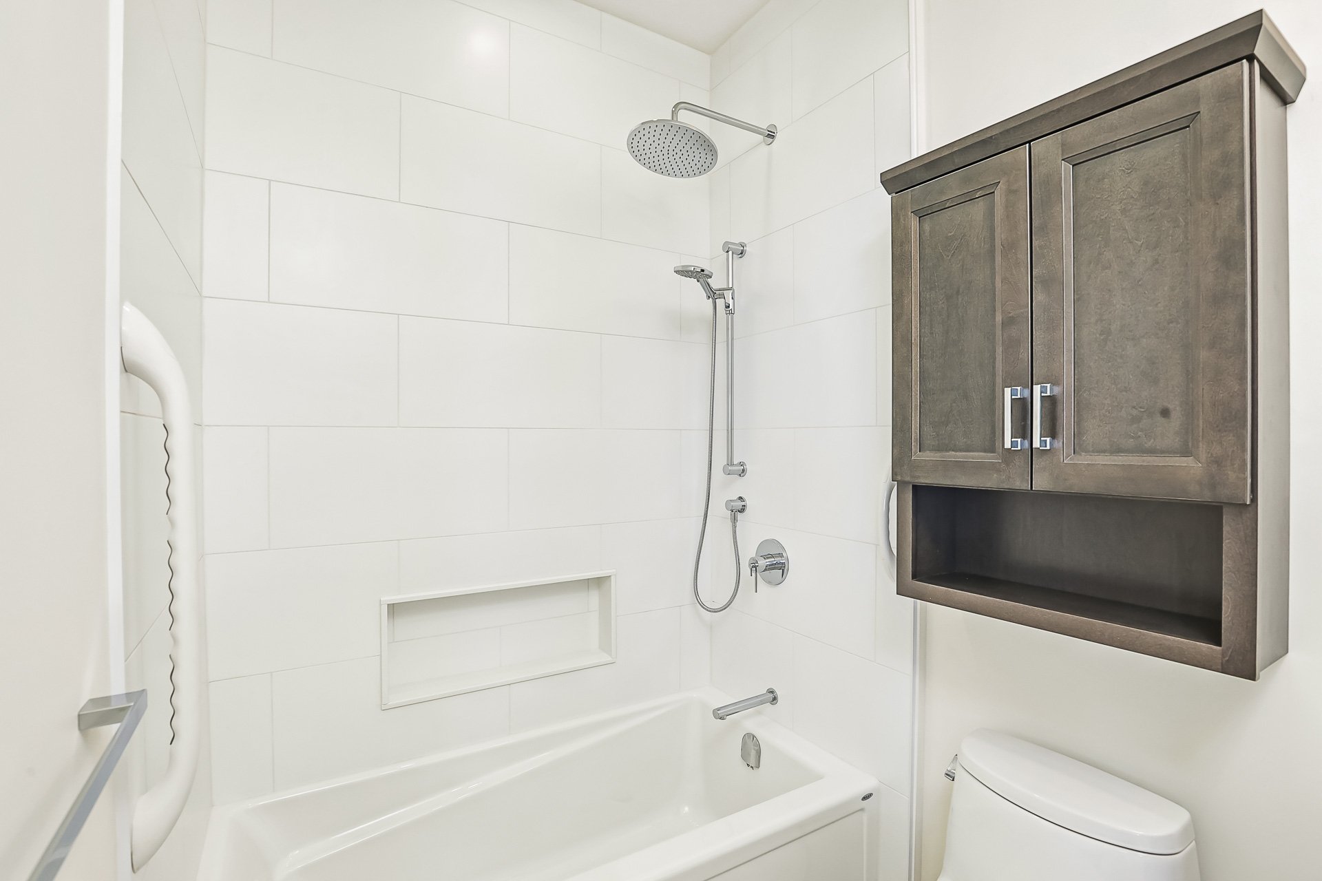 Collingwood guest bathroom tile tub surround.jpg