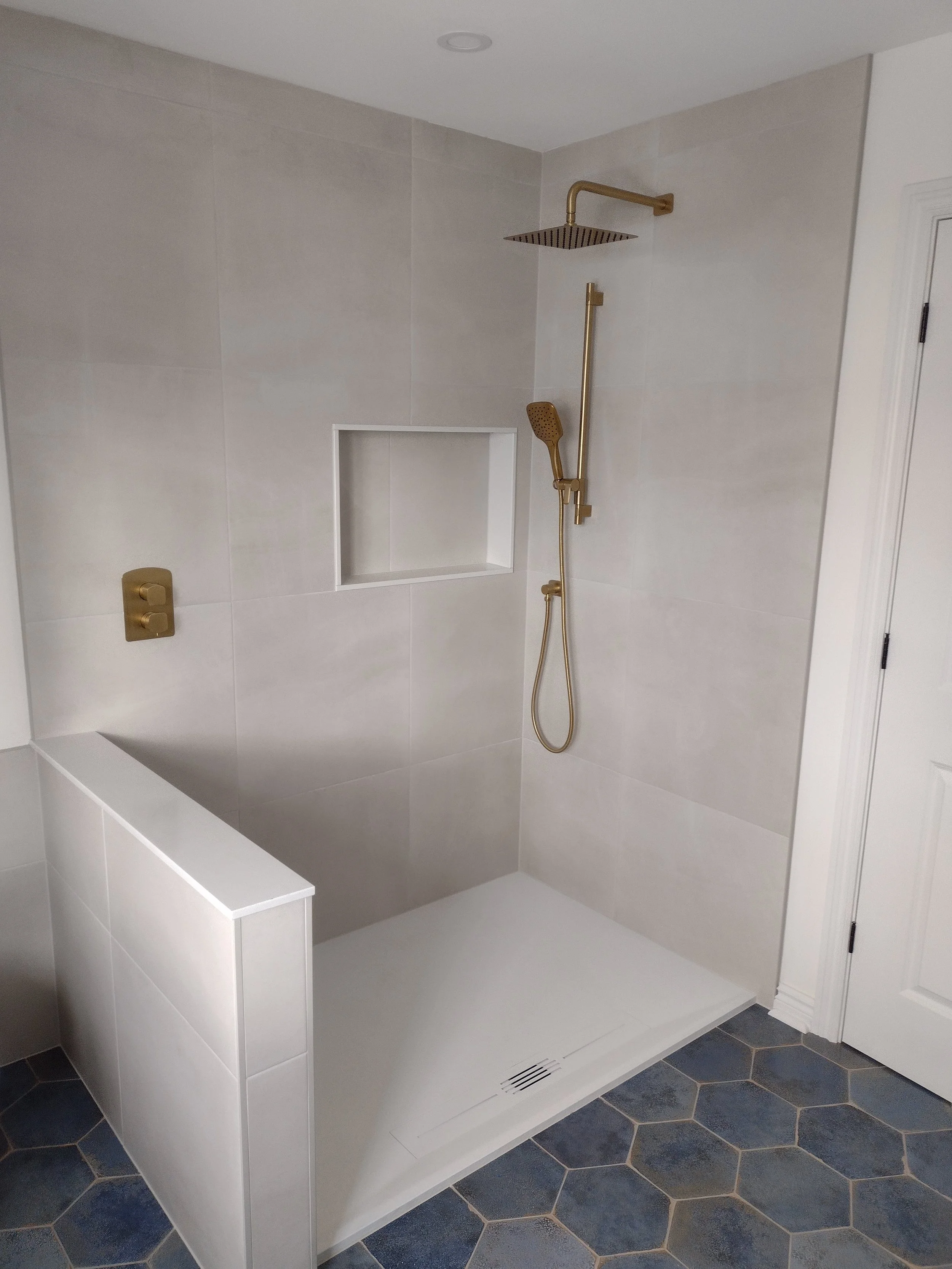 Bathroom 1.jpg