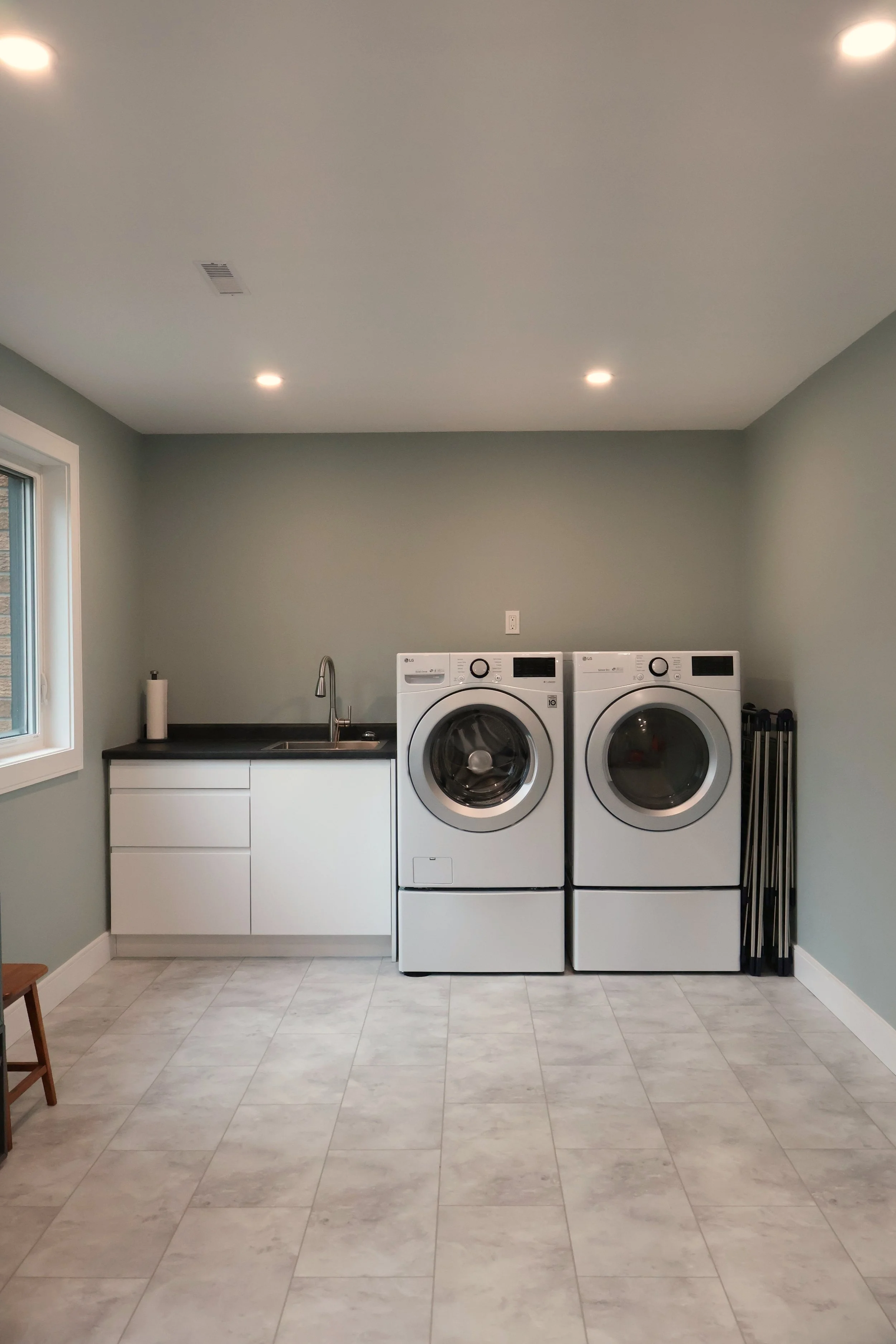 Wasaga laundry room