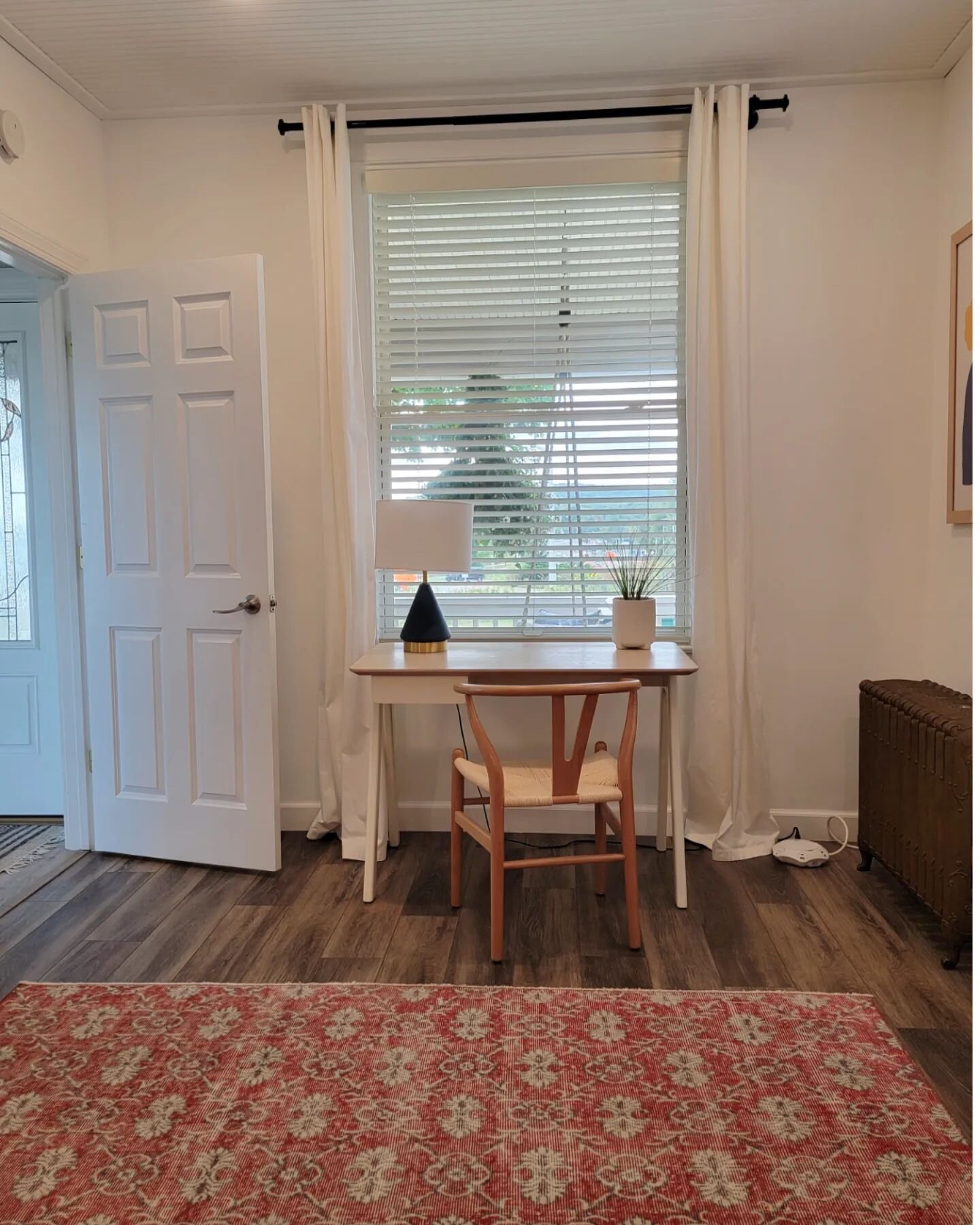 The queen bedroom has a window side desk space - perfect for working remotely! 

.
.
.
.
.
.
.
.
.

#airbnb #airbnbhost #airbnbexperience #marquettemichigan #upnorth #lakesuperior #upperpeninsula #up #puremichigan #upperpeninsulamichigan #greatlakess