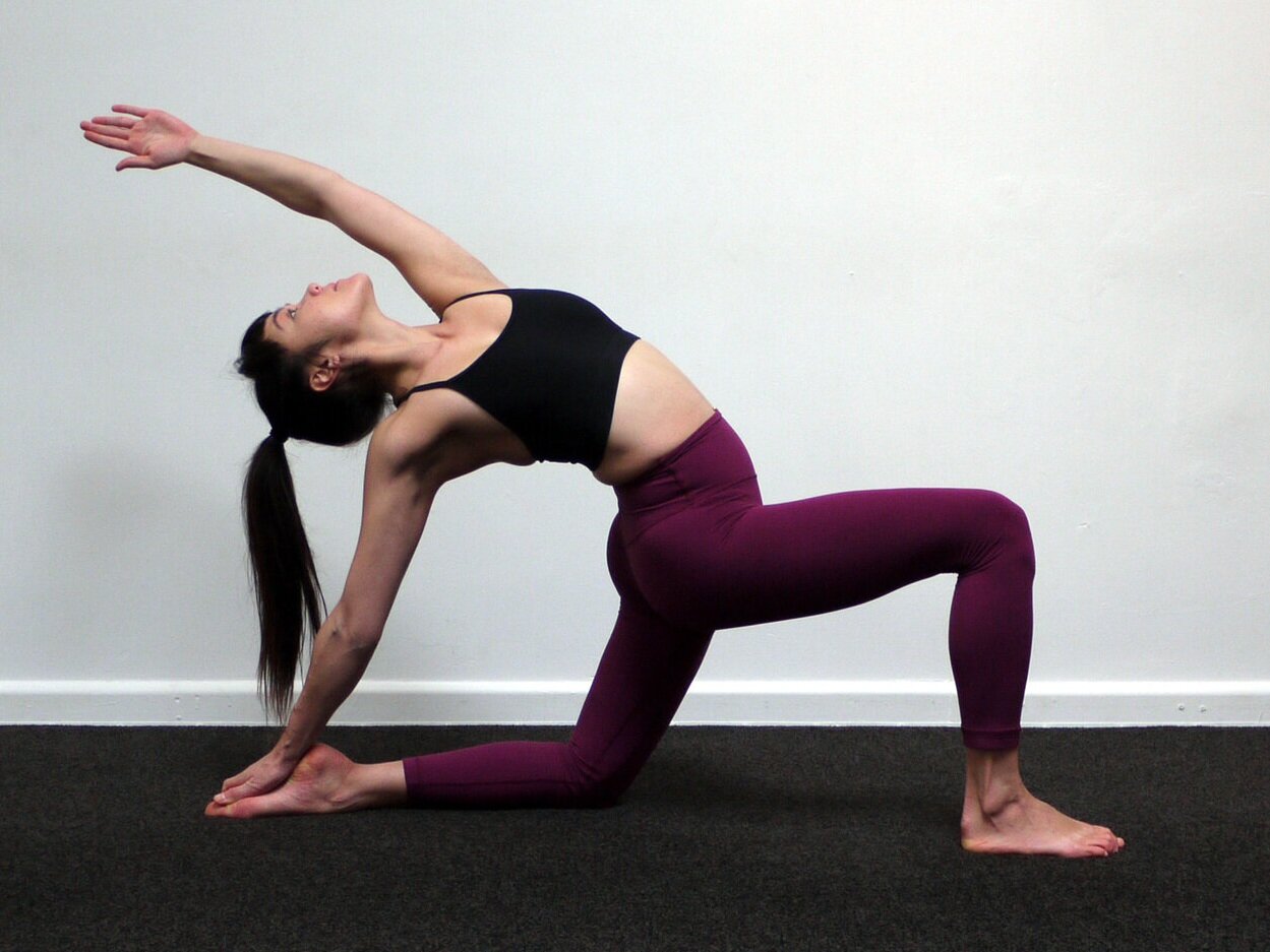 20 Morning Beginner Yoga Poses for Energy & Productivity