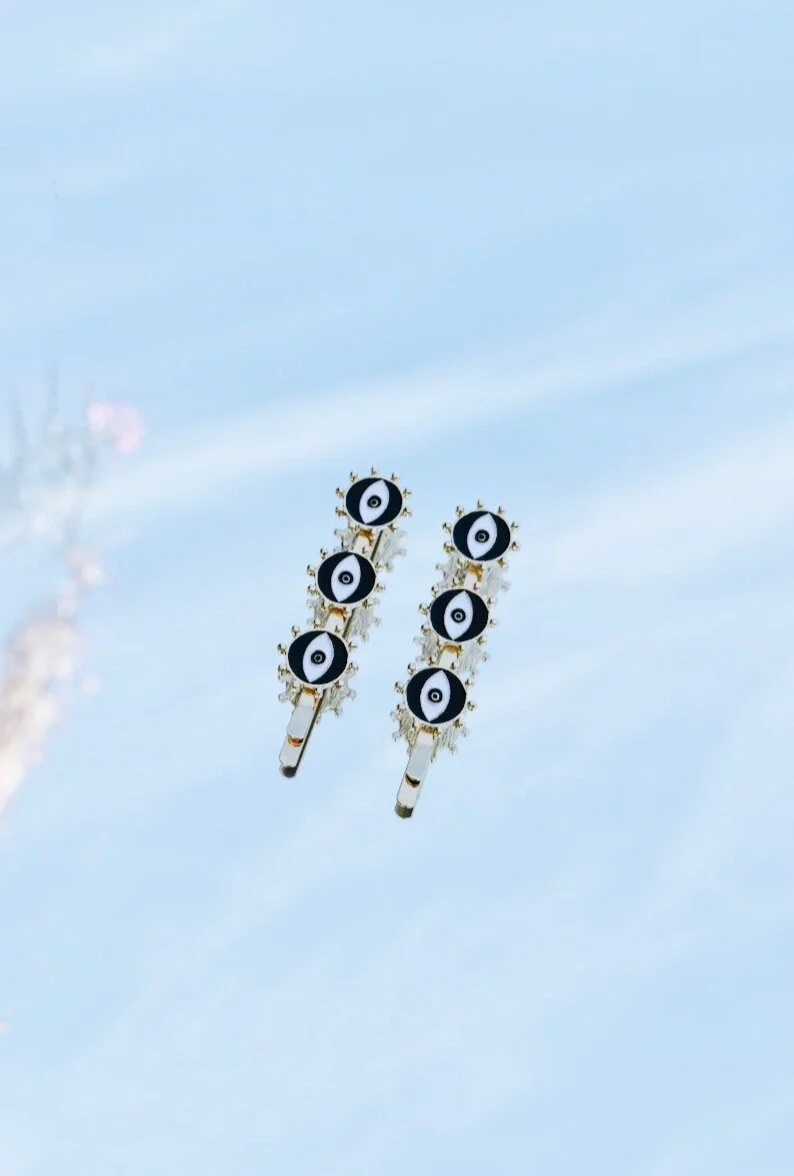 3 EYES HAIR CLIPS