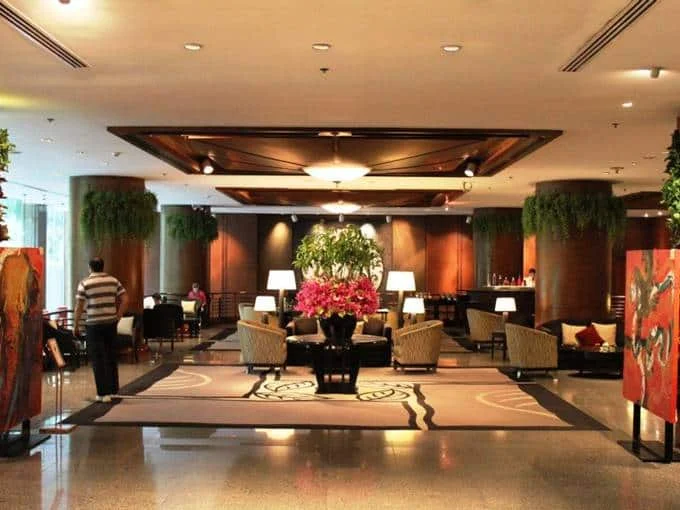 Staying at Banyan Tree Bangkok Hotel & Running in Lumpini Park