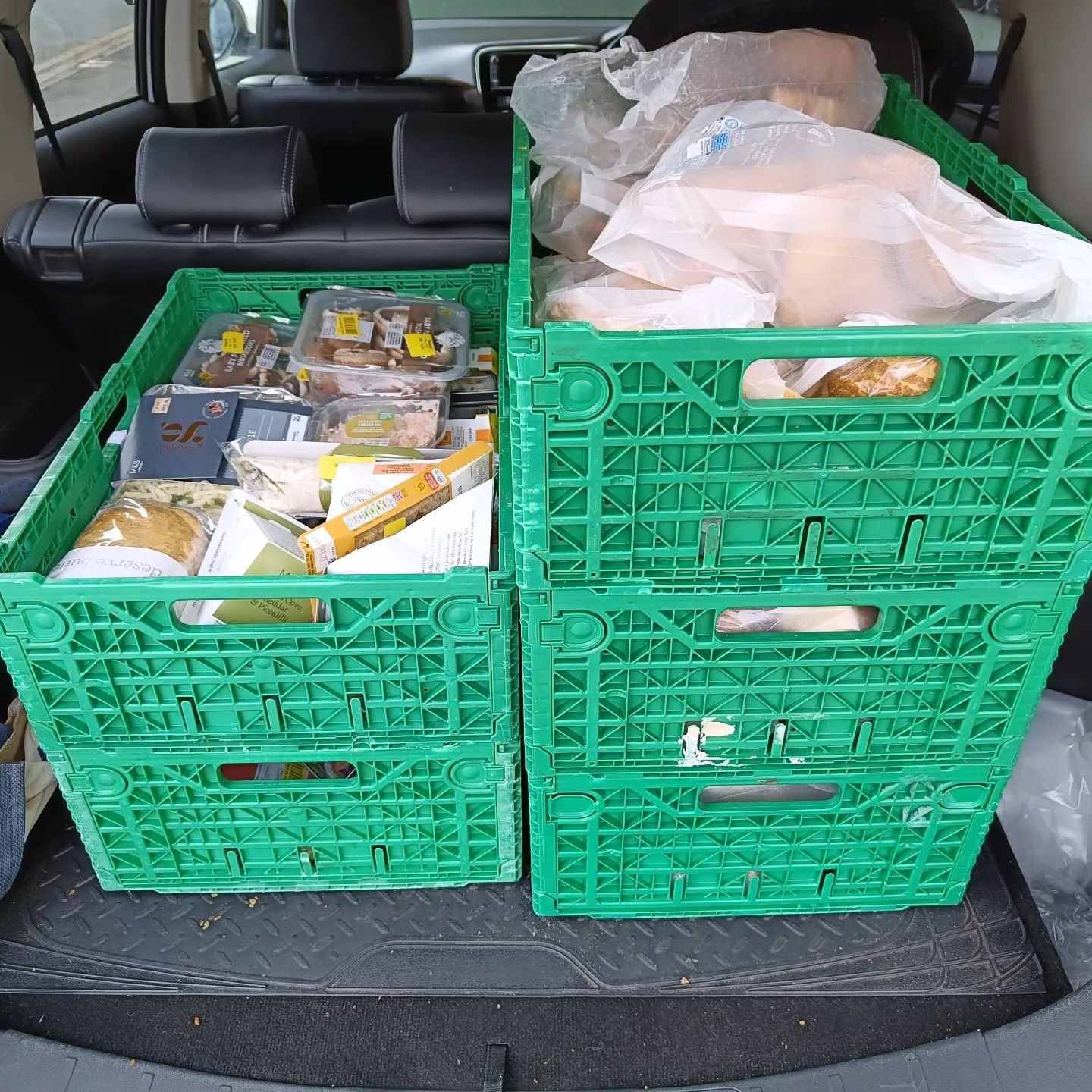 Thank you so much @marksandspencer #readingfriarstreet for this amazing donation today! 5 crates full of food and another crate of fresh flowers which will make our All Day Caf&eacute; look and smell lovely. 

#endfoodpovertyuk #fooddonations #marksa