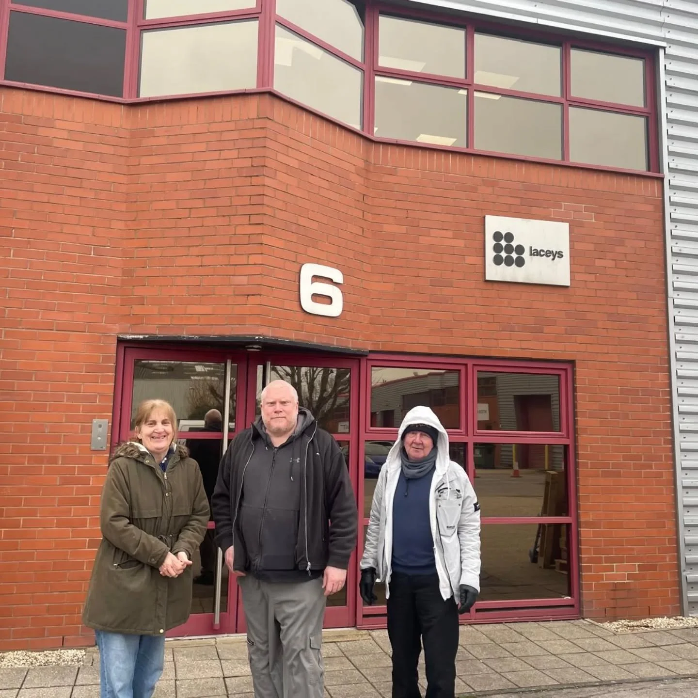 Huge shout-out to Laceys in Theale who have donated a massive amount of toiletries, bags, hats and scarves! 

We're so grateful for your generosity! 🙏🏻🧡

Thank you so much!