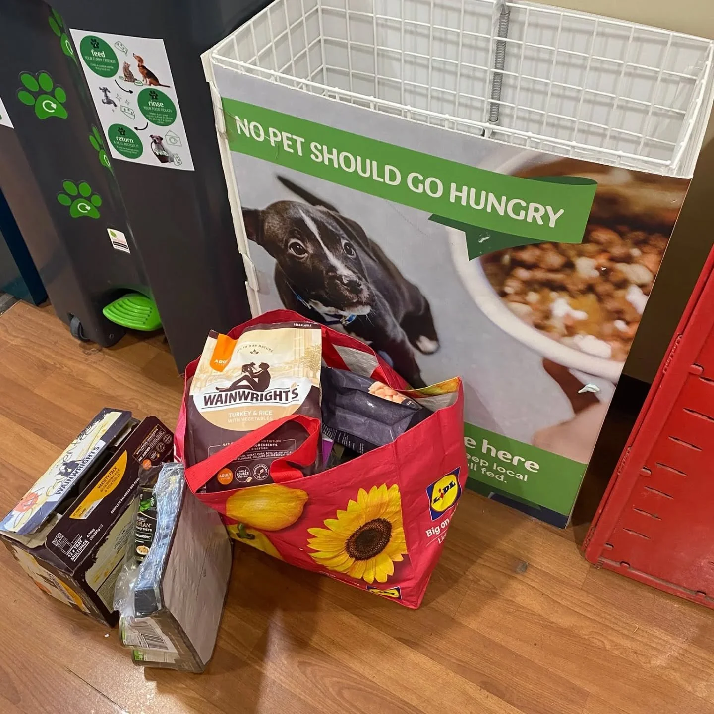 A big Thank You to the team at Pets at Home in Tilehurst for their continued support. 🙏🏻

This store has a collection point for donated pet food, and along with Blue Cross, we are privileged to be their charity of choice! 

Thank you so much - our 
