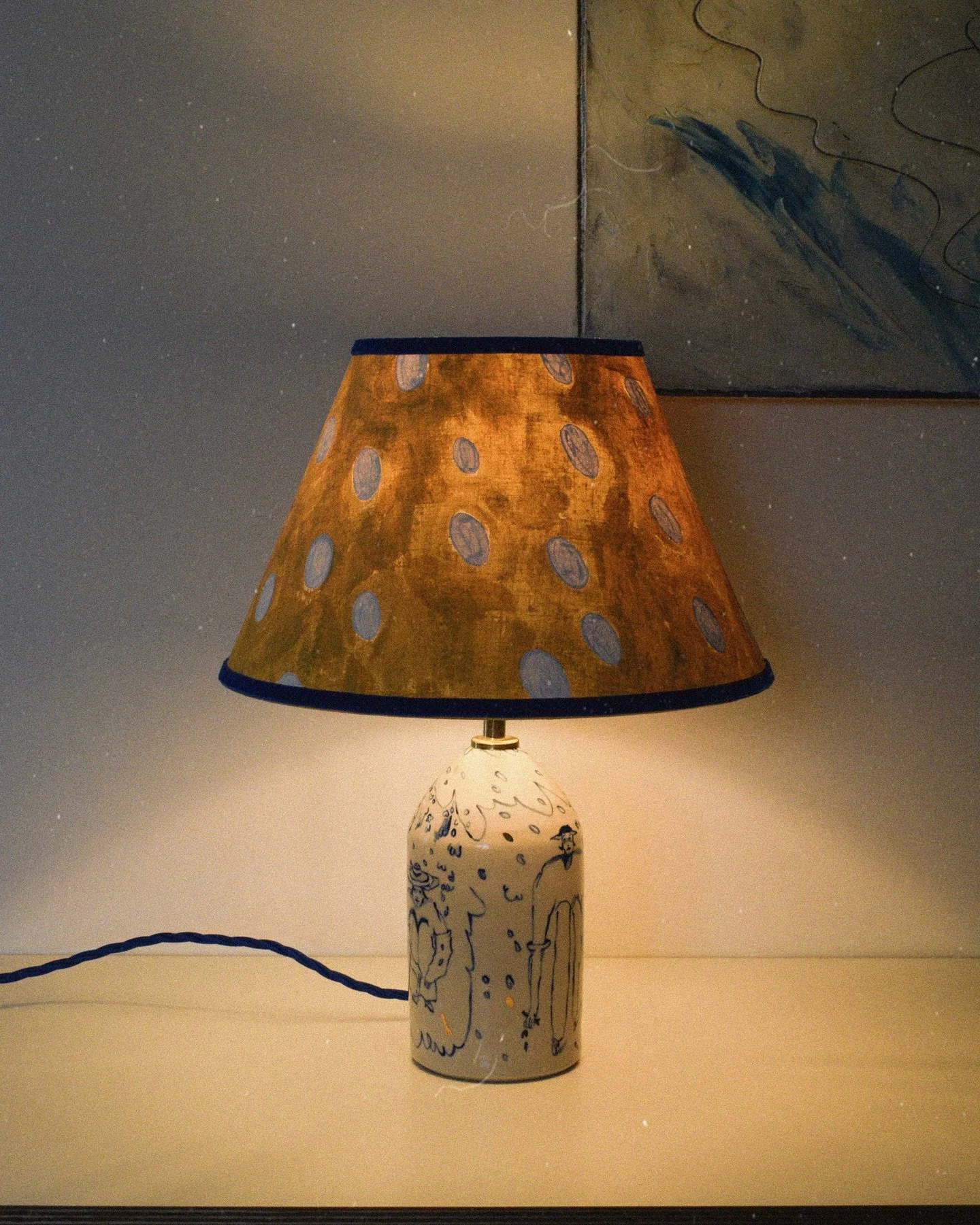 &lsquo;Flurry&rsquo; Lamp 🌨️

Thrown stoneware base with painted underglaze artworks and 24 carat gold lustre detailing. The lampshade is also entirely handmade in linen, and this one features painted flurries of snow, with an electric blue velvet t