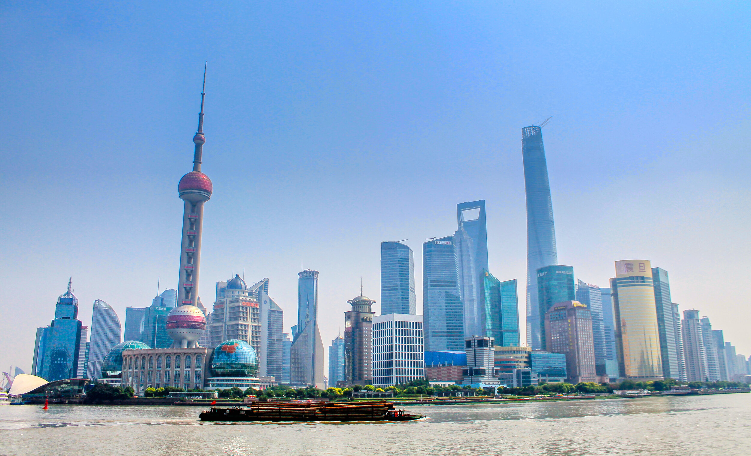   Shanghai Skyline from the Bund, Shanghai, China (ISO 100, 18 mm,  f /4.5, 1/4000 s)  