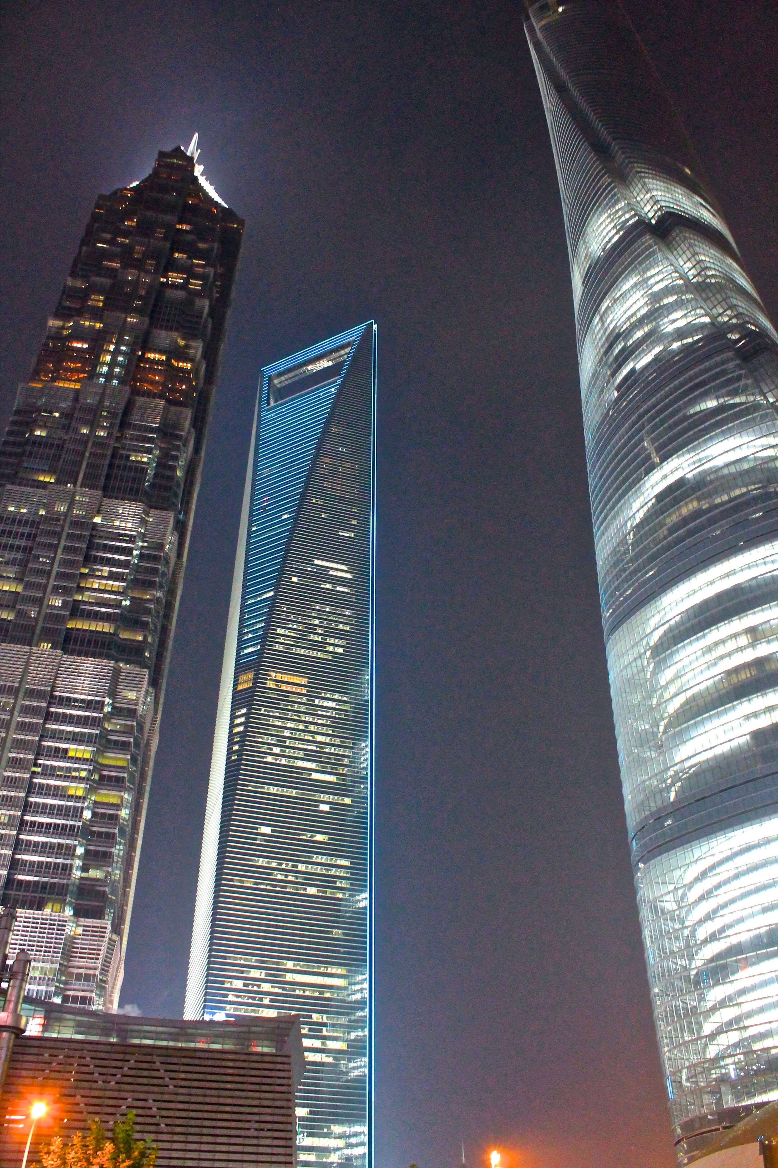   Shanghai Skyline, Shanghai, China (ISO 3200, 18 mm,  f /5.6, 1/10 s)  