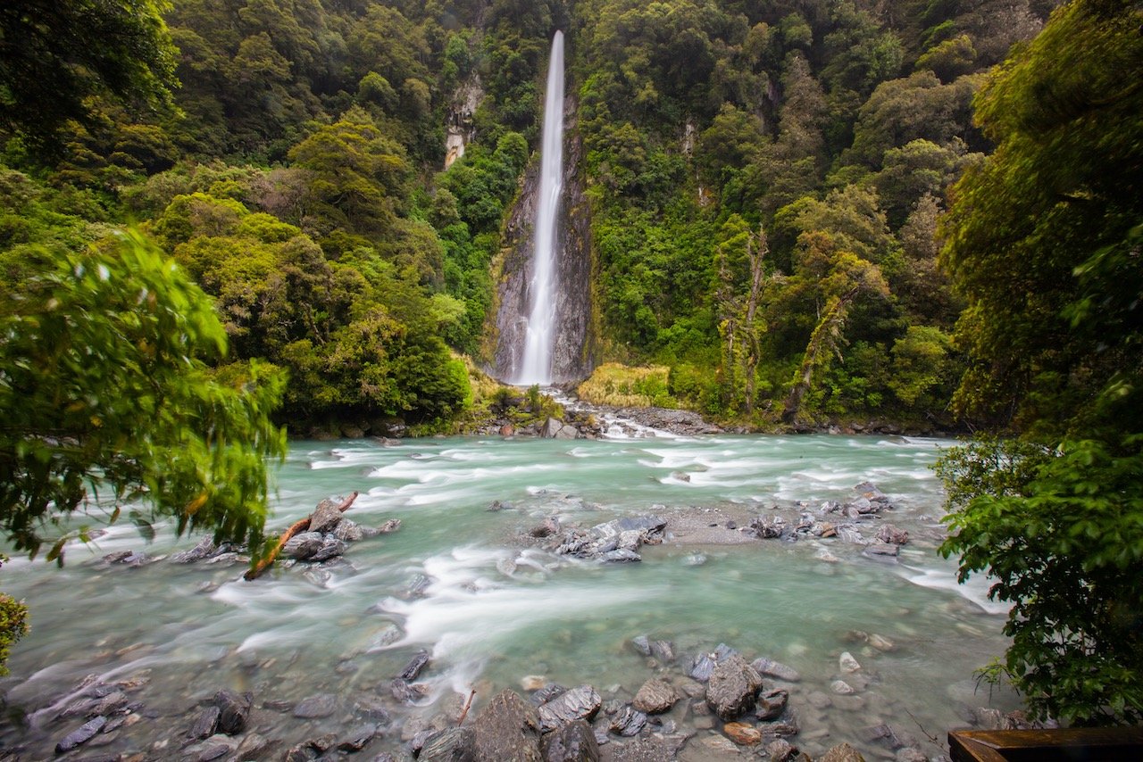   Thunder Creek Falls, New Zealand (ISO 100, 16 mm,  f /22, 1.3 s)  