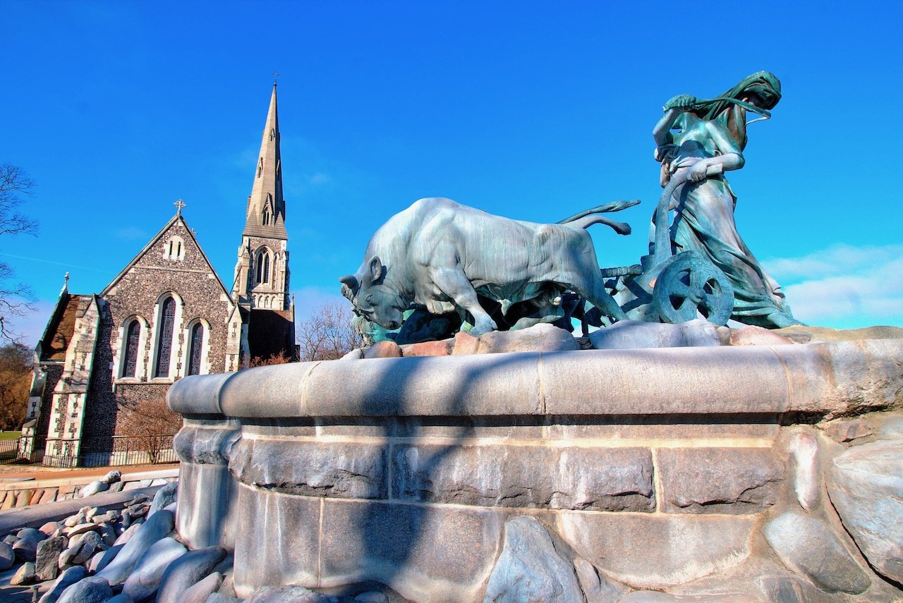   Gefion Fountain, Copenhagen, Denmark (ISO 100, 12 mm, f/11, 1/200 s)  