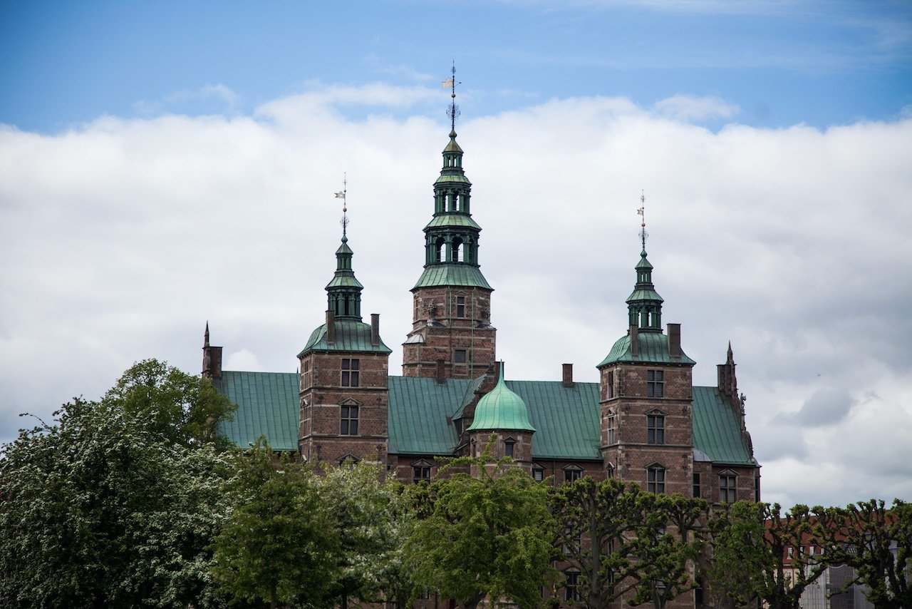   Rosenborg Castle, Copenhagen, Denmark (ISO 100, 24 mm,  f /4, 1/1000 s)  