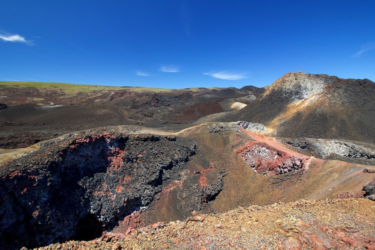   Sierra Negra Volcano, Isabella Island, Galápagos Islands, Ecuador (ISO 400, 11 mm,  f /11, 1/80 s)  