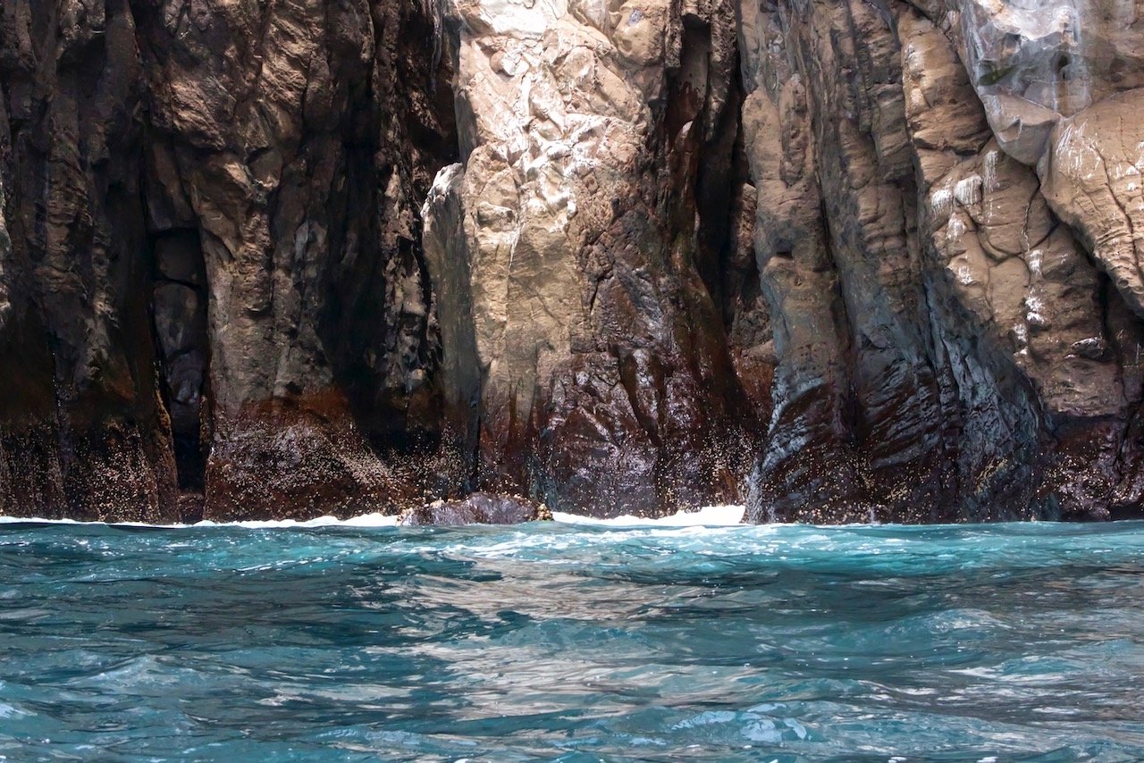   Kicker Rock, Galápagos Islands, Ecuador (ISO 3200, 75 mm,  f /11, 1/500 s)  