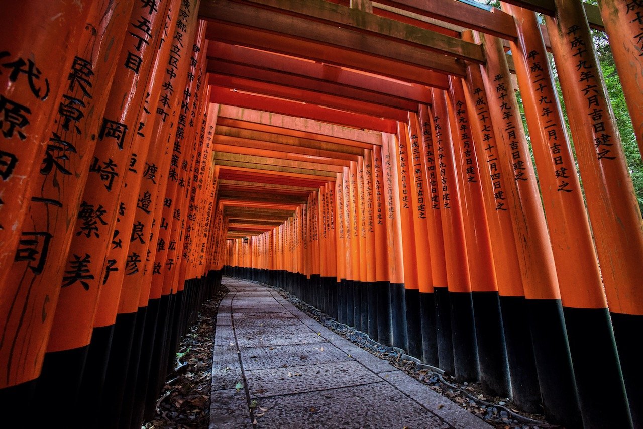   Fushimi-Inari Taisha Shrine, Kyoto, Japan (ISO 2500, 16 mm, f/8, 1/20 s)  