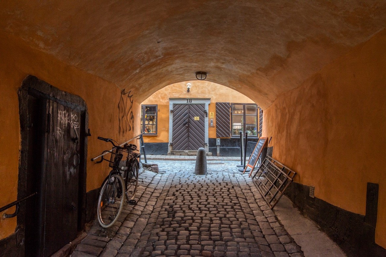   Gamla Stan, Stockholm, Sweden (ISO 1600, 29 mm,  f /11, 1/20 s)  