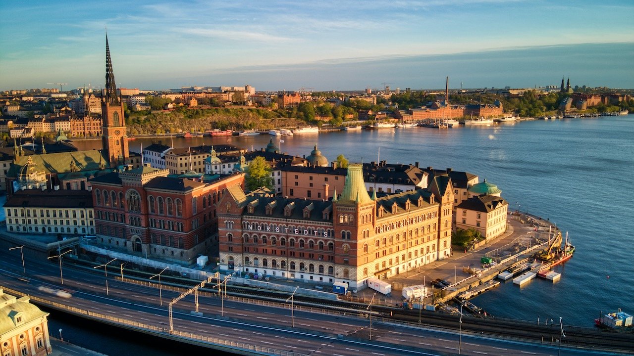   Riddarholmen, Stockholm, Sweden (ISO 100, 4.5 mm,  f /2.8, 1/10 s)  