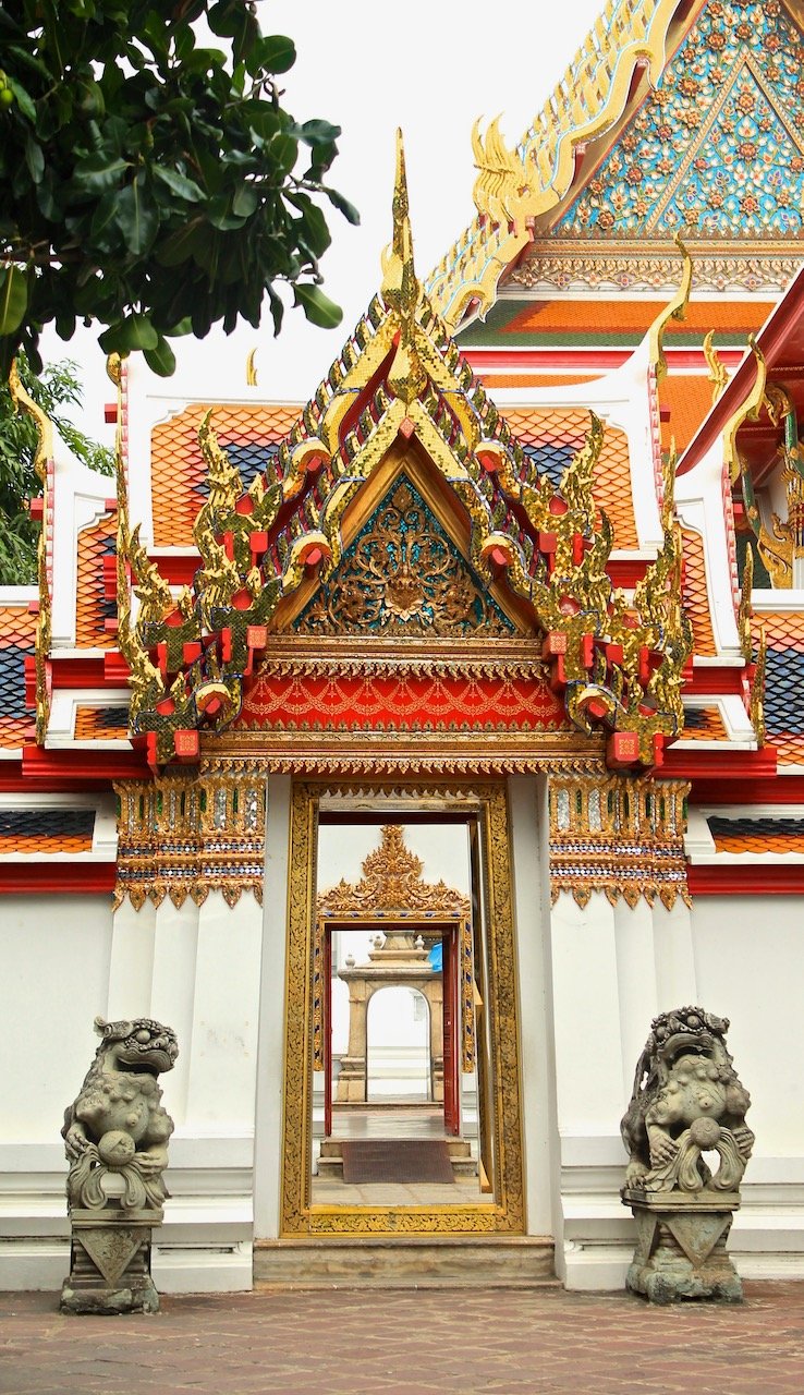   Wat Pho, Bangkok, Thailand (ISO 200, 42 mm, f/5.6, 1/320 s)  