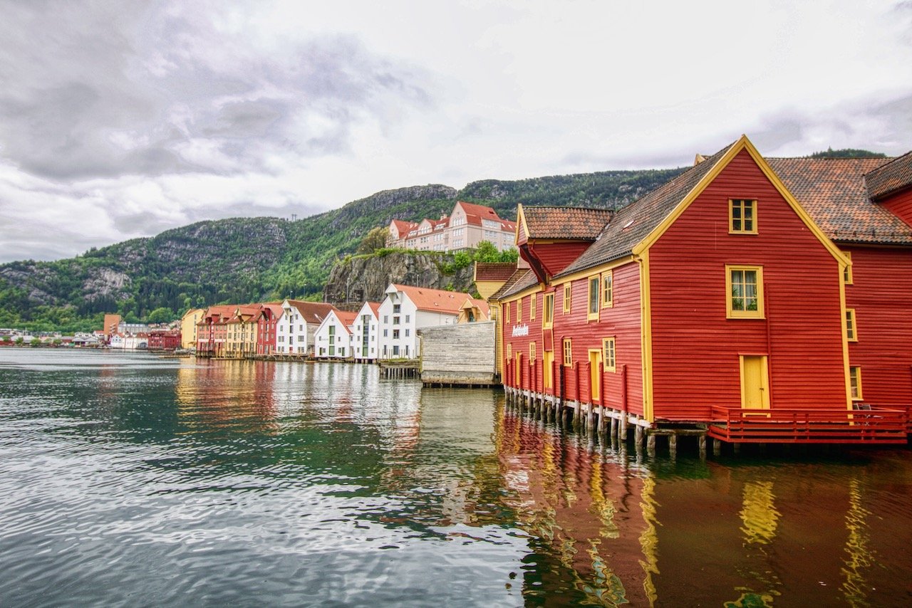   Bergen, Norway (ISO 100, 15 mm,  f /5.6, 1/60 s)  