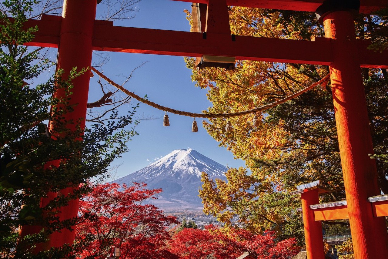   Mt. Fuji from Chureito Pagoda, Japan (ISO 1000, 40 mm, f/8, 1/2500 s)  