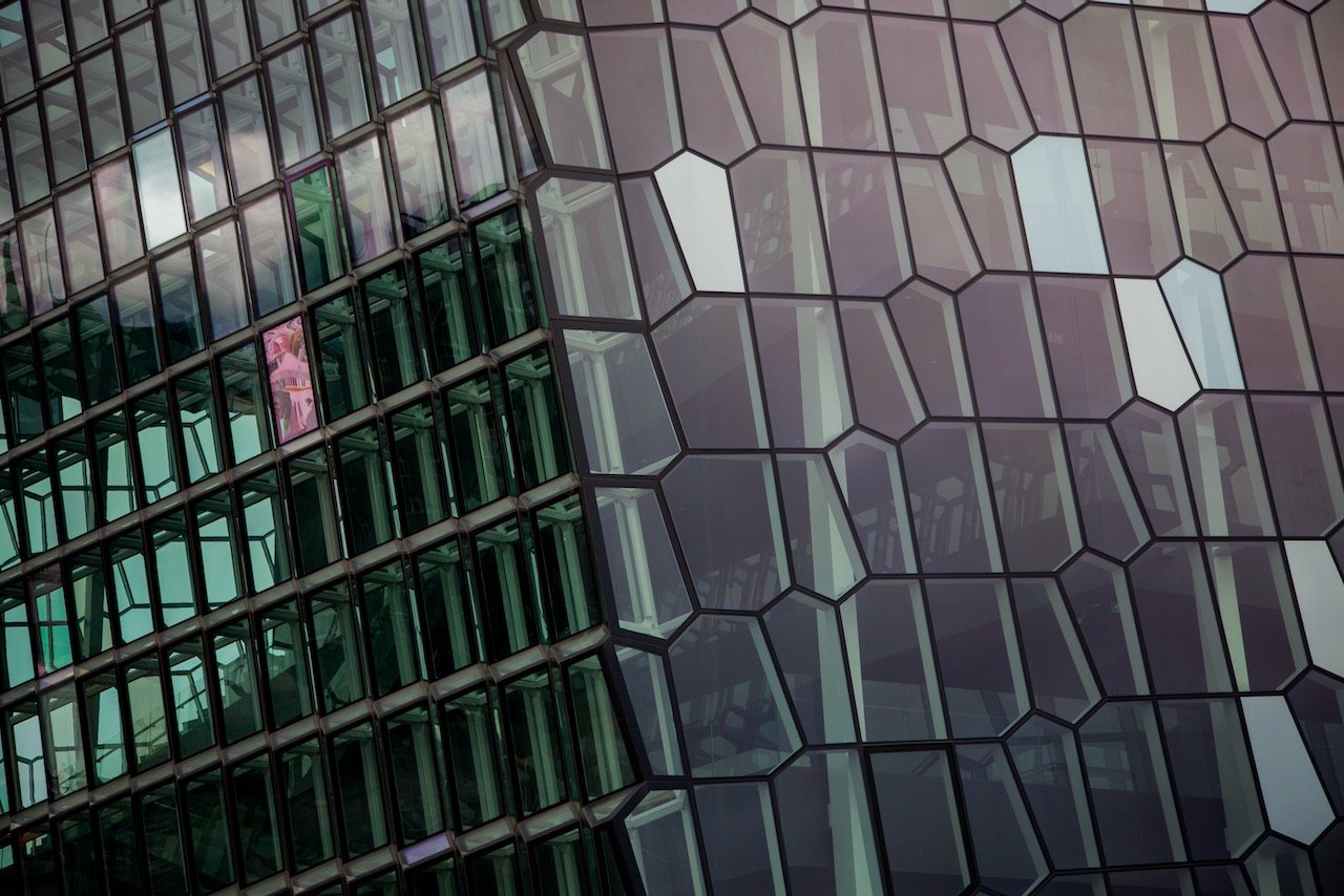   Harpa Convention Center Exterior (ISO 100, 67 mm,  f /4, 1/160 s)  