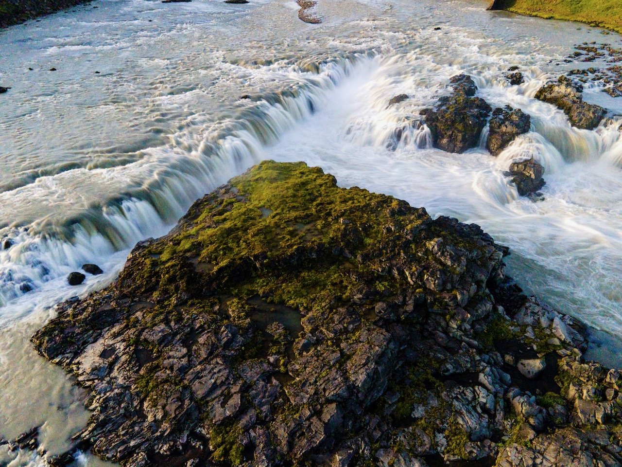   Urriðafoss Waterfall, Iceland (ISO 1070, 4.5 mm,  f /2.8, 0.4 s)  