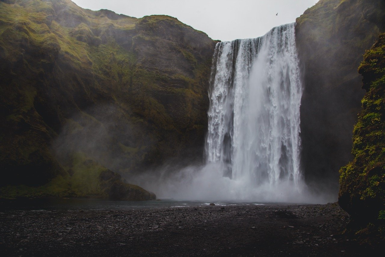   Skógafoss Waterfall, Iceland (ISO 100, 28 mm,  f /8, 1/125 s)  