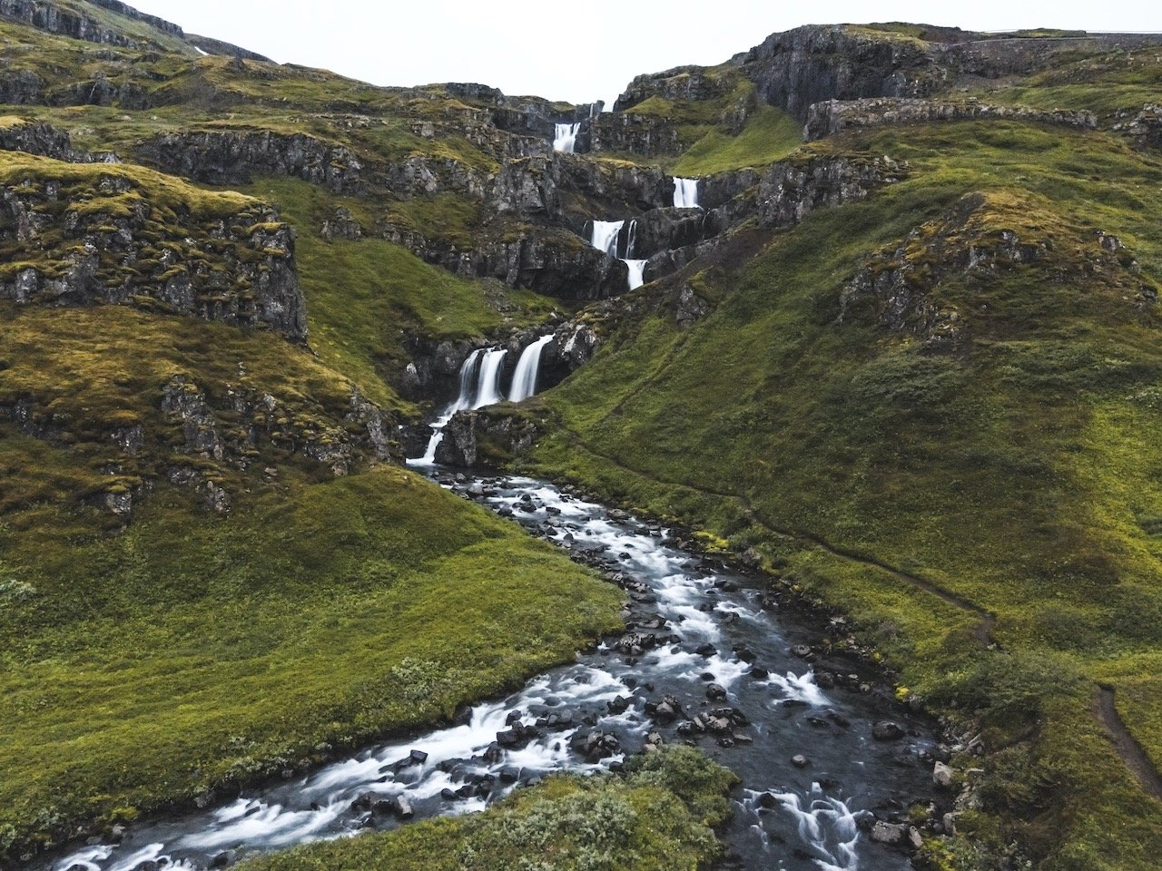  Klifbrekkufossar Waterfalls, Iceland (ISO 1070, 4.5 mm,  f /2.8, 1/3 s)  