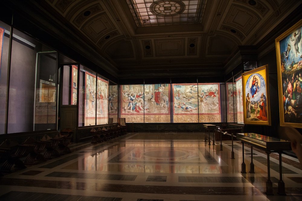   Vatican City Museums (ISO 1600, 24 mm,  f /4.0, 1/5 s)  