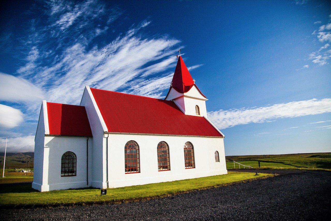   Ingjaldshólskirkja, Snaefellsnes, Iceland (ISO 1000, 24 mm,  f /4, 1/4000 s)  