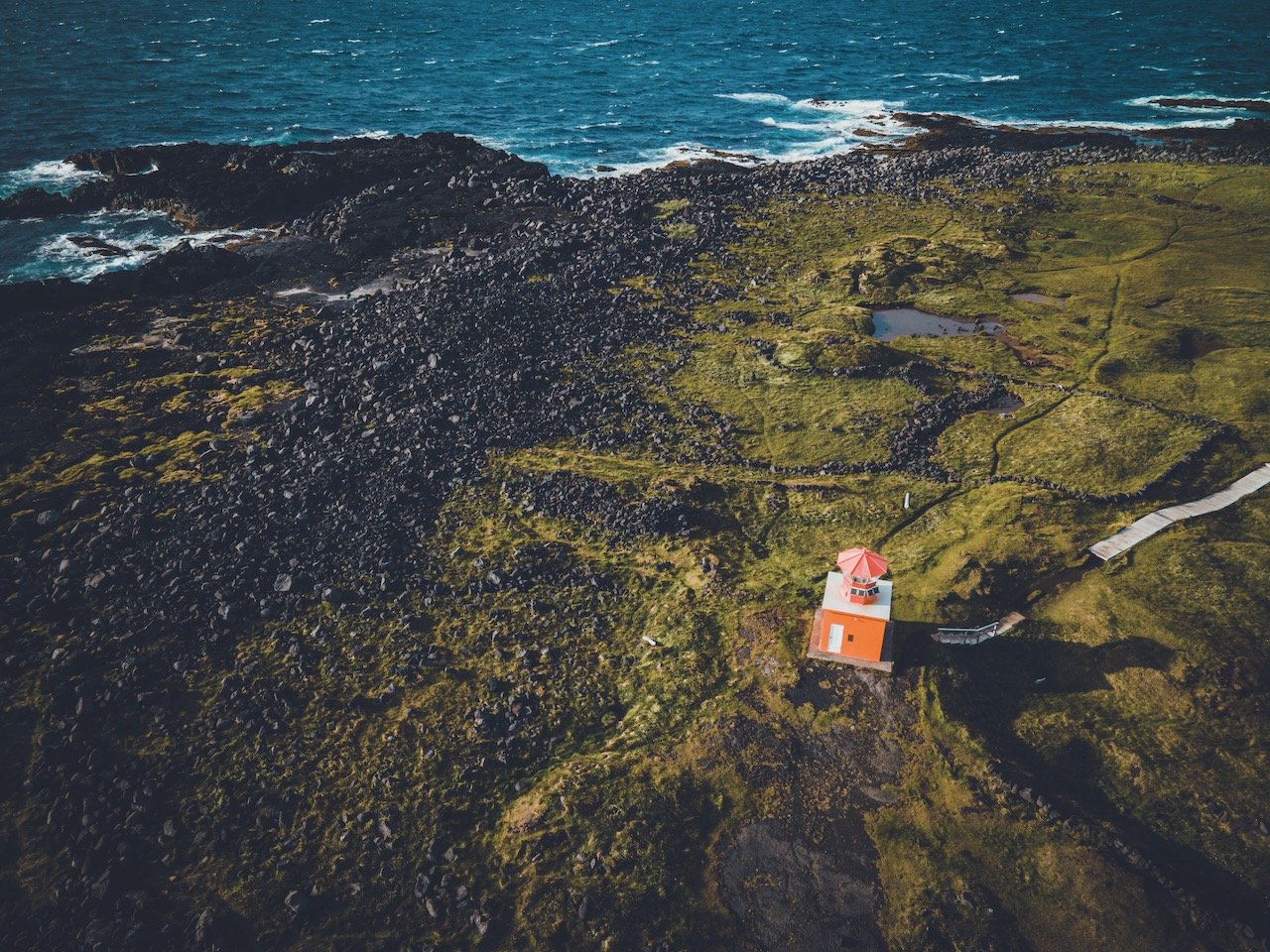   Öndverðarnes Lighthouse, Snaefellsnes, Iceland (ISO 100, 4.5 mm,  f /2.8, 1/20 s)  