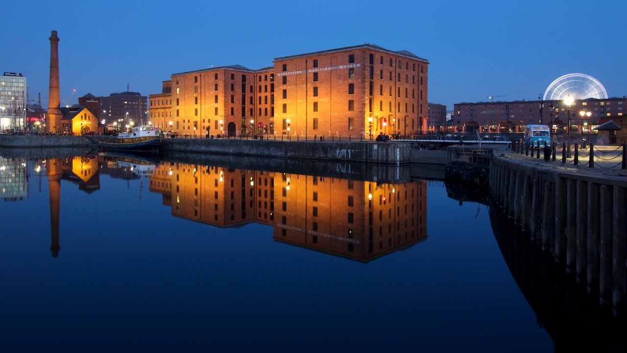   Albert Dock and Echo Wheel, Liverpool, England (ISO 100, 16 mm,  f /13, 13 s)  